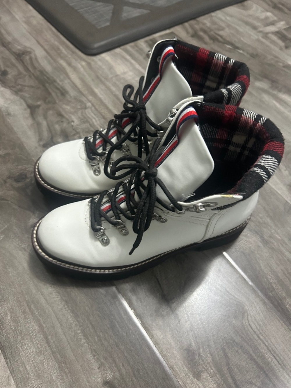 Tommy Hilfiger